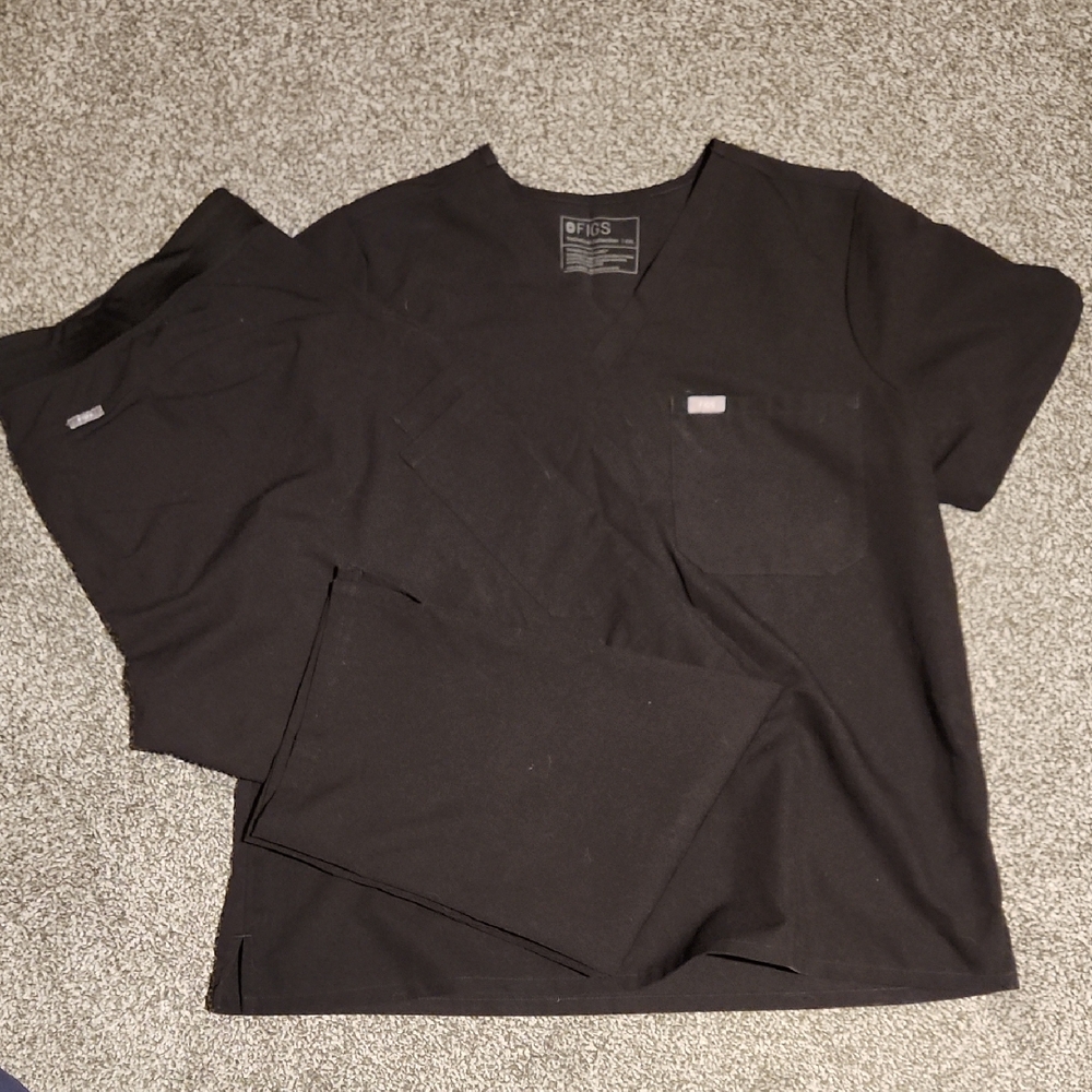 Figs Black Scrub Set - Catarina Scrub Top and Kade Cargo Pants